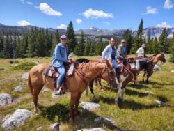 horseback-trip-wyoming